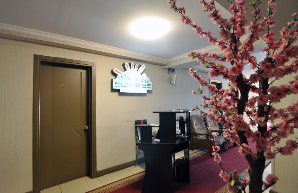 Sun Rise Hotel ティビリシ エクステリア 写真